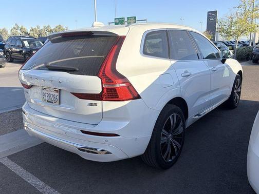 Crystal White 2023 Volvo XC60 B5 Ultimate Bright Theme
