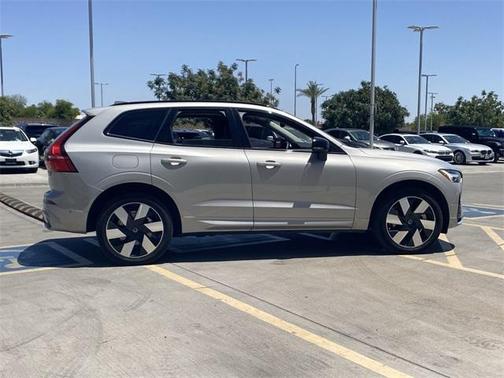 2025 Volvo XC60 Plug-In Hybrid T8 Plus