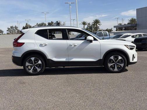 Crystal White Pearl 2025 Volvo XC40 B5 Plus Bright Theme