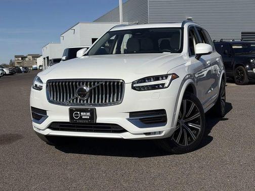 2023 Volvo XC90 B5 Plus