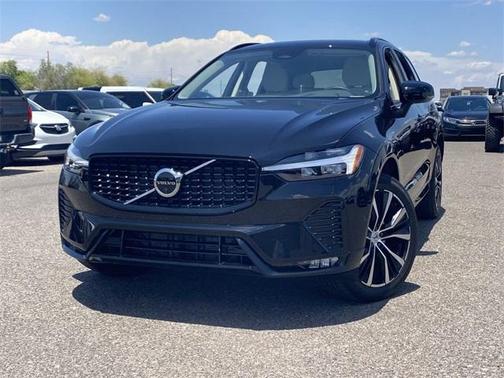 2025 Volvo XC60 B5 Plus