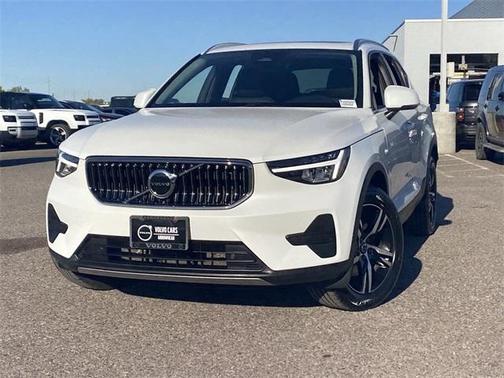 2025 Volvo XC40 B5 Core Bright Theme