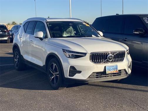 2025 Volvo XC40 B5 Core Bright Theme