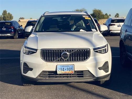 2025 Volvo XC40 B5 Core Bright Theme