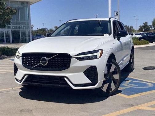2025 Volvo XC60 Plug-In Hybrid T8 Plus