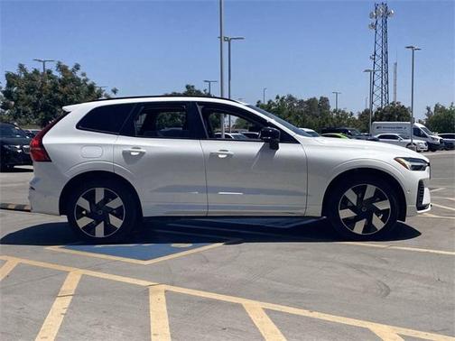 2025 Volvo XC60 Plug-In Hybrid T8 Plus