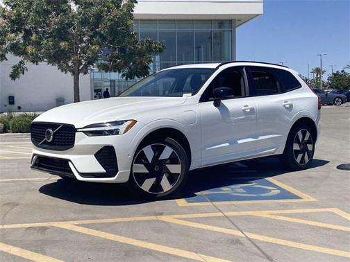 2025 Volvo XC60 Plug-In Hybrid T8 Plus