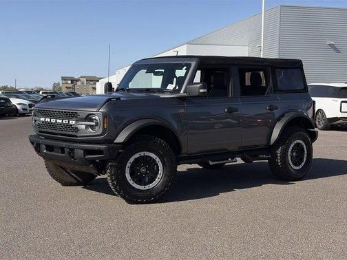 Gray Metallic 2024 Ford Bronco Badlands