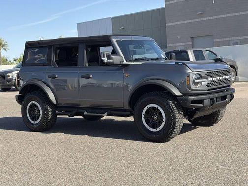 Gray Metallic 2024 Ford Bronco Badlands