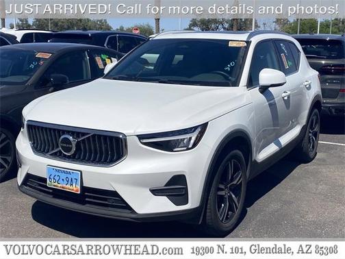 2025 Volvo XC40 B5 Core Bright Theme