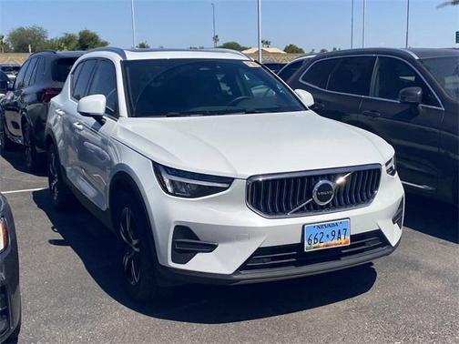 2025 Volvo XC40 B5 Core Bright Theme