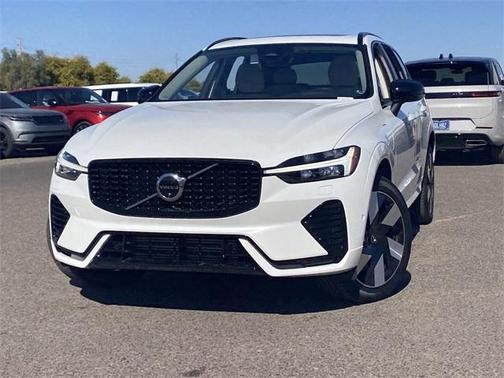 2025 Volvo XC60 Plug-In Hybrid T8 Plus