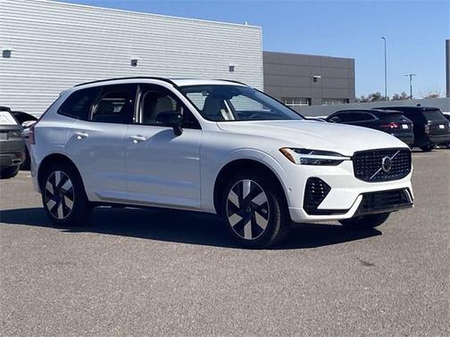 2025 Volvo XC60 Plug-In Hybrid T8 Plus