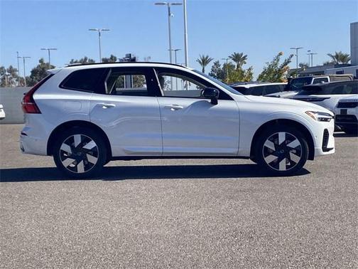 2025 Volvo XC60 Plug-In Hybrid T8 Plus