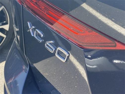 2022 Volvo XC60 B6 Inscription