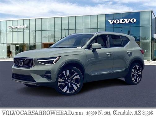 2025 Volvo XC40 B5 Ultra Bright Theme