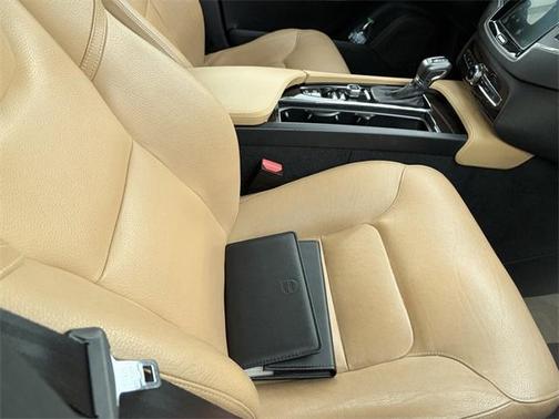 2019 Volvo XC90 T6 Momentum