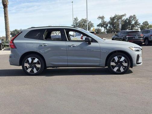 2025 Volvo XC60 Plug-In Hybrid T8 Plus
