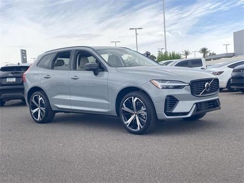 2025 Volvo XC60 Plug-In Hybrid T8 Ultra
