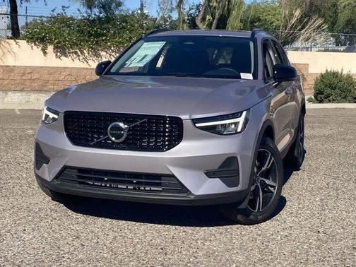 2026 Volvo XC40 B5 Core