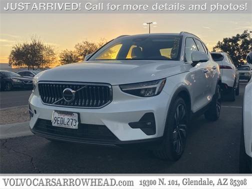 2023 Volvo XC40 B4 Plus Bright Theme