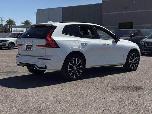 2023 Volvo XC60 B5 Plus Dark Theme