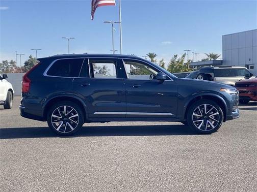 2025 Volvo XC90 B5 Plus