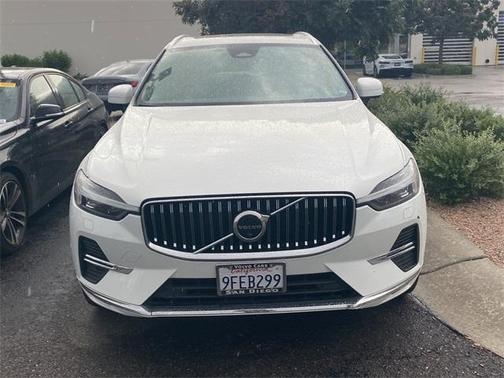 2023 Volvo XC60 B5 Plus Bright Theme