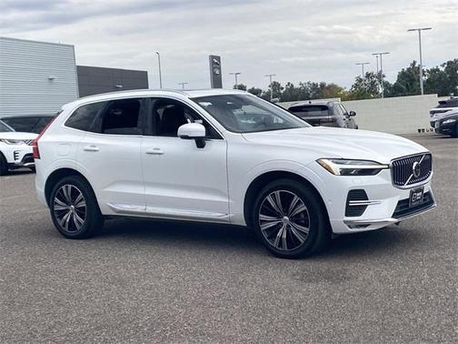 2023 Volvo XC60 B5 Plus Bright Theme