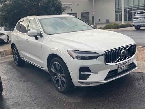 2023 Volvo XC60 B5 Plus Bright Theme
