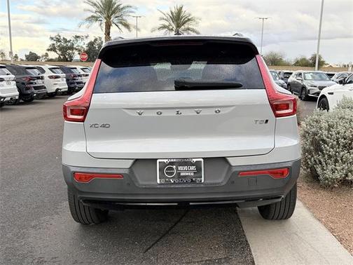 2022 Volvo XC40 T5 R-Design