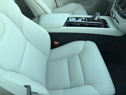 Denim Blue Metallic 2024 Volvo XC60 B5 Plus Dark Theme