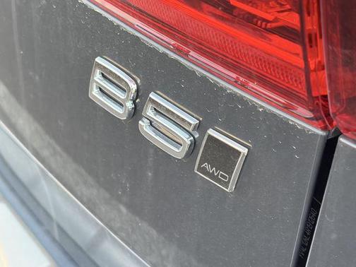 Denim Blue Metallic 2024 Volvo XC60 B5 Plus Dark Theme