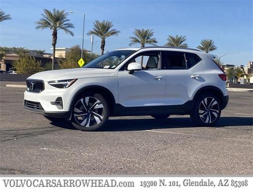 2024 Volvo XC40 B5 Plus Bright Theme