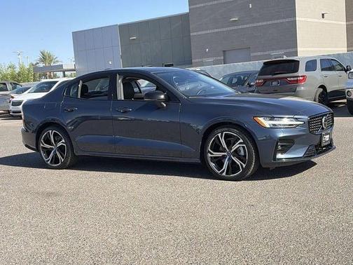 Denim Blue Metallic 2025 Volvo S60 B5 Core