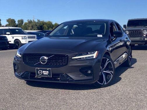 2023 Volvo S60 B5 Core Dark Theme