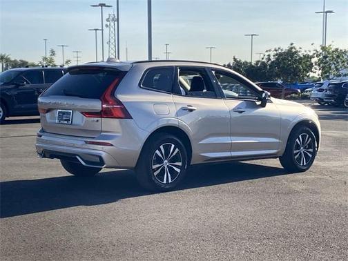 2025 Volvo XC60 B5 Core