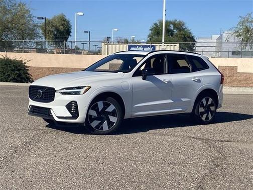 2025 Volvo XC60 Plug-In Hybrid T8 Plus