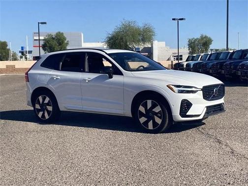 2025 Volvo XC60 Plug-In Hybrid T8 Plus