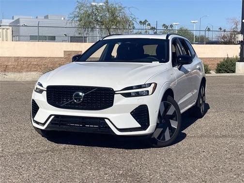 2025 Volvo XC60 Plug-In Hybrid T8 Plus