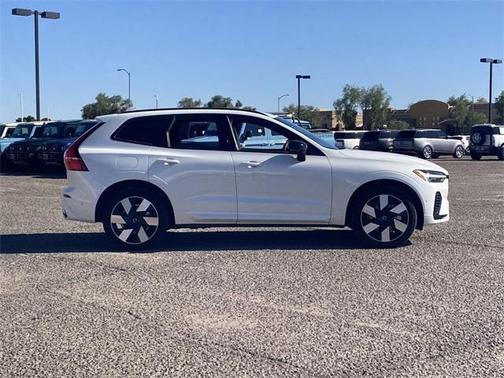 2025 Volvo XC60 Plug-In Hybrid T8 Plus
