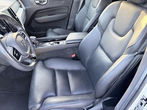 Crystal White 2020 Volvo XC60 T6 Inscription