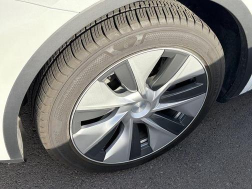 Pearl White Multi 2023 Tesla Model Y Long Range