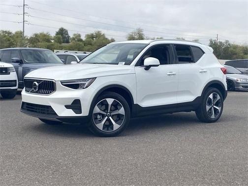 2025 Volvo XC40 B5 Core Bright Theme