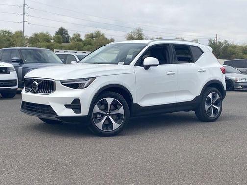 2025 Volvo XC40 B5 Core Bright Theme