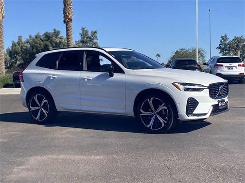 2022 Volvo XC60 B5 R-Design
