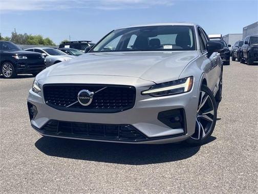 2024 Volvo S60 B5 Core Dark Theme