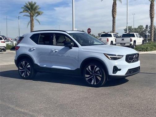 2026 Volvo XC40 B5 Ultra