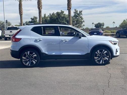 2026 Volvo XC40 B5 Ultra