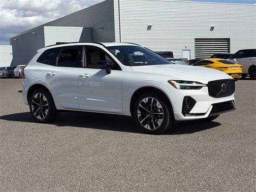 2026 Volvo XC60 B5 Plus